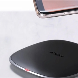 شارژر وایرلس 15 وات مگ آکی مدل LC-C6